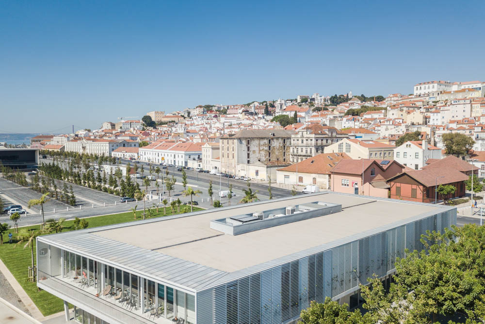 Cubiertas eficientes en los edificios anexos a la Terminal del Puerto de Lisboa