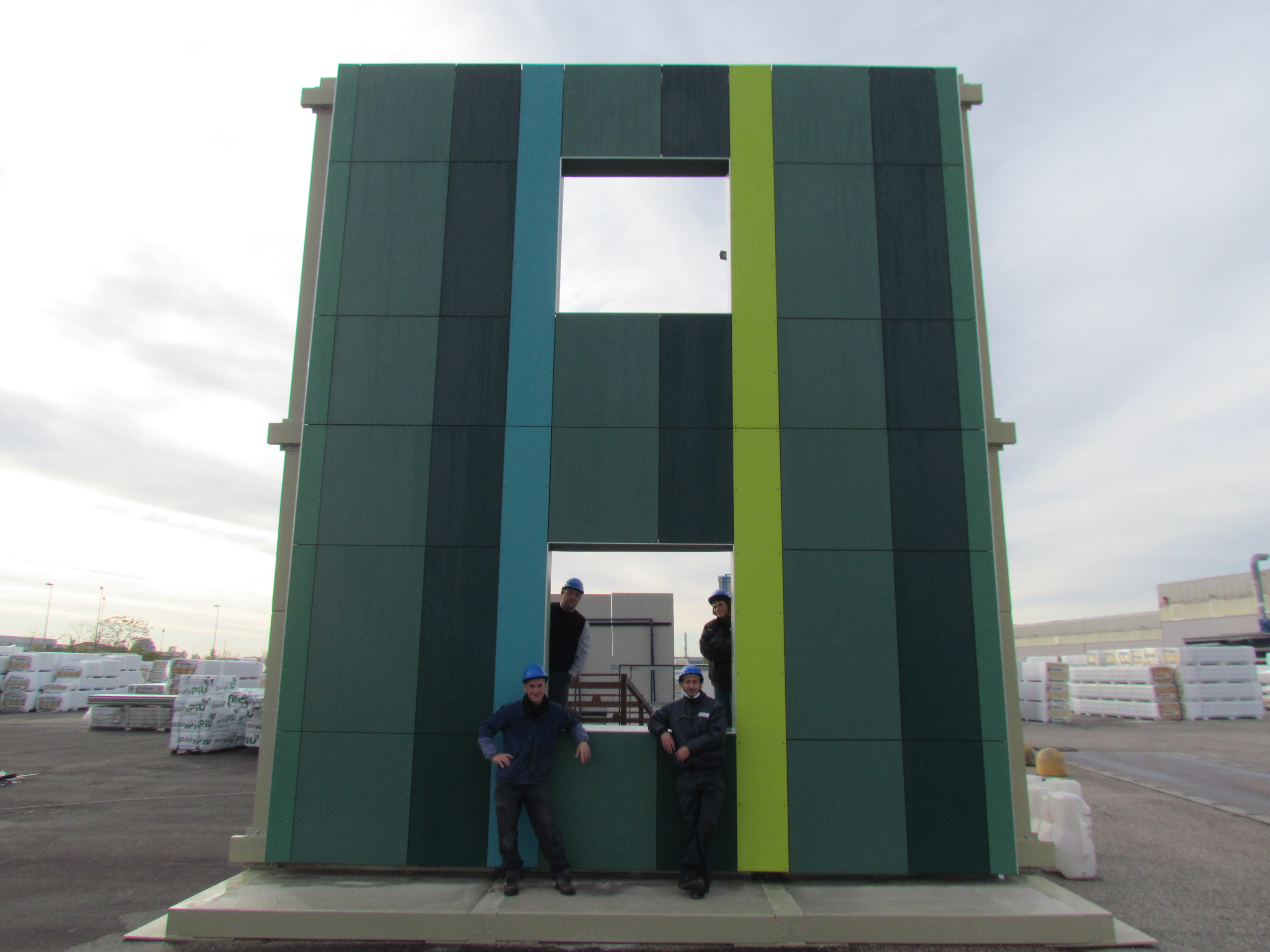 Envolventes modulares con paneles Isopan y perfiles Manni Green Tech
